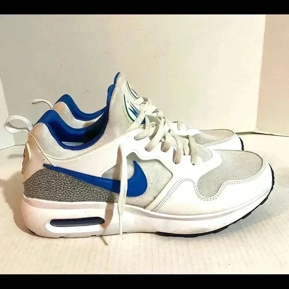 Nike Air max low top athletic sneakers
